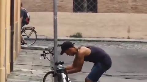 Fake North African asylum seekers in Rome steal bicycles in broad daylight, and no one stops them