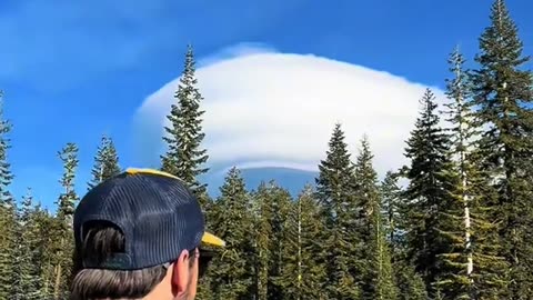 👀👀 cloud ships all over Mt Shasta