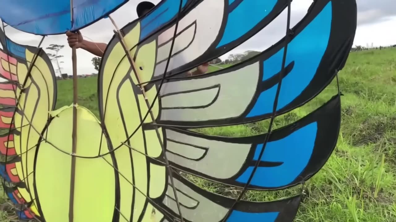 Colorful Kites in the Sky | Playing with Friends - Part 3