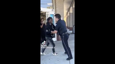 Thug tried to pull a knife on CVS employee