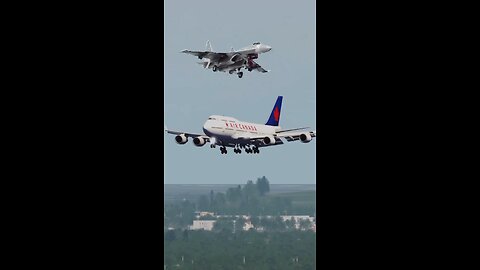 "Aviation in Motion: Takeoffs & Landings 🏋️‍♂️✈️"