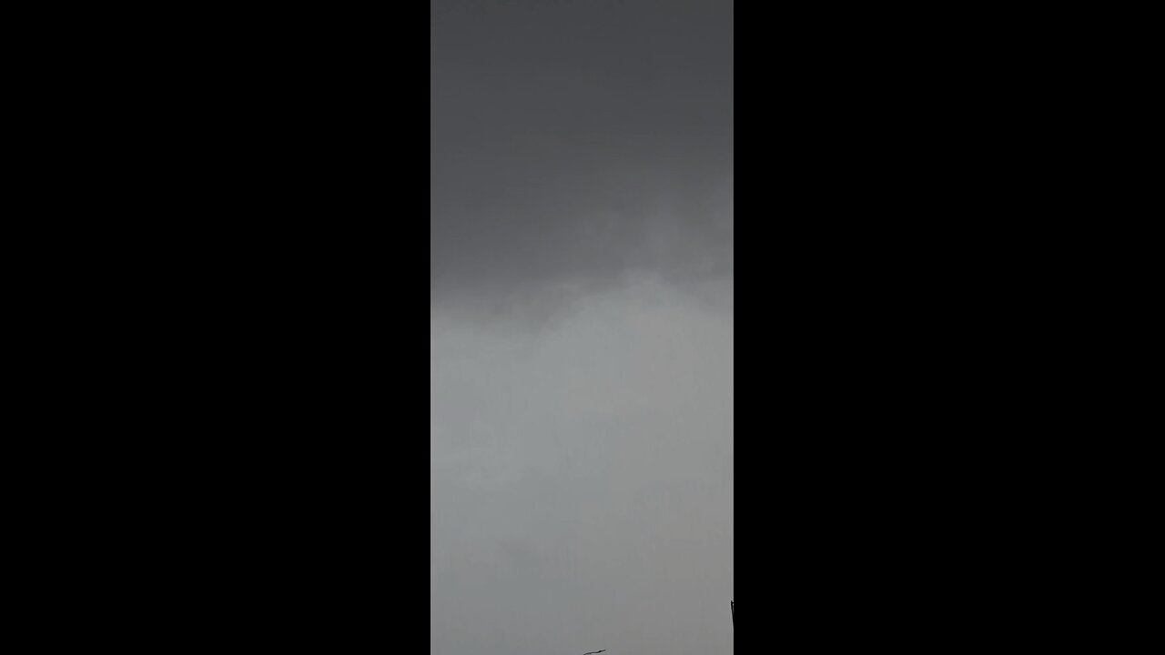 Allow your soul to be joyous amidst a storm.⛈️🤍🙌🏻
