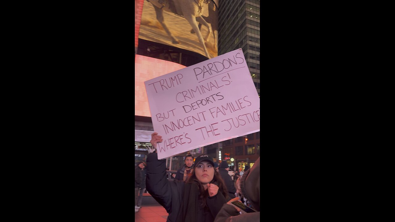 #Trump perdona a criminales, pero deporta a familias inocentes ✍️