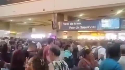 Brazil red command Rio raid chaos at mall 10/28/25