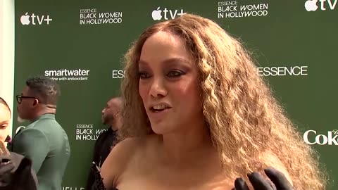 Actress Cox calls on 'Democrats to fight' at Essence awards