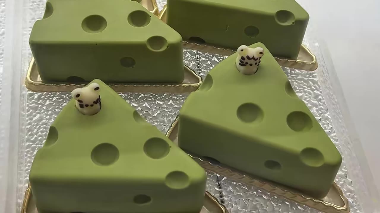 Matcha mouse cheesecake