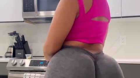 🍑 Big Booty Little Bounce 🏀