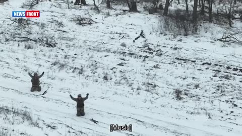 🇺🇦Two Ukrainians are trying to surrender, but...