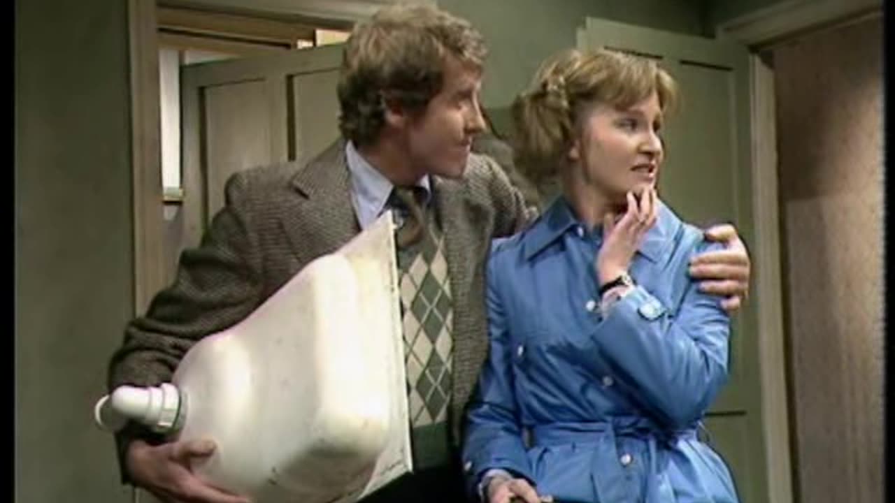 some mothers do have em s3 e1 moving house