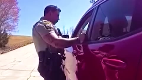 Officer shows the true meaning of protect and serve ❤️🙏