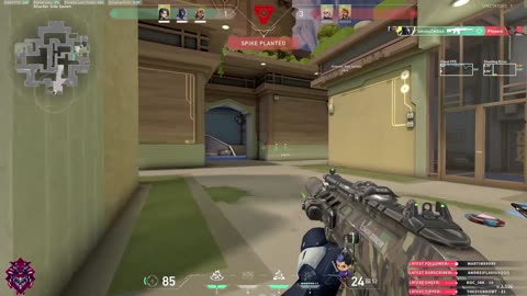 When your teammates need help so you run and win the round in Valorant