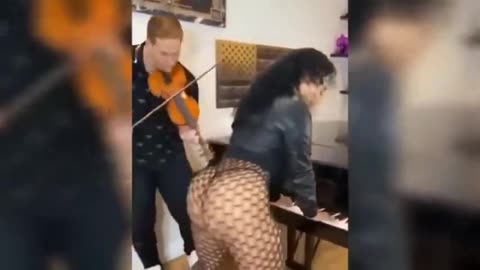 Hottest Babes Twerking Huge Butts Aaargh