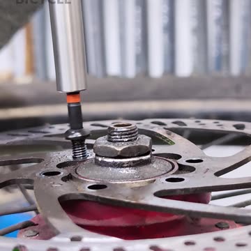 My bicycle brake disc is very worn. How do I replace a bicycle brake disc?
