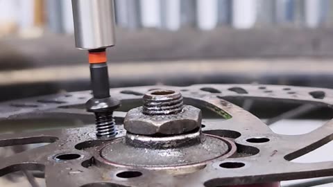 My bicycle brake disc is very worn. How do I replace a bicycle brake disc?