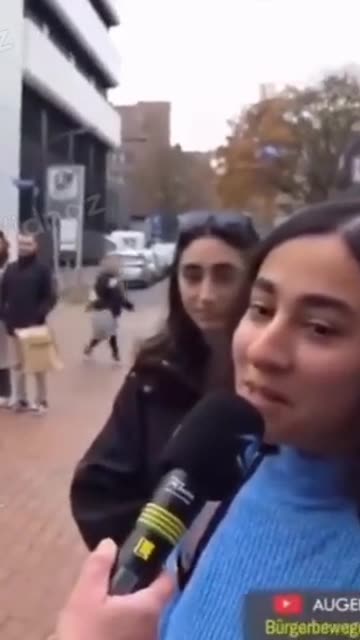 Iranijska kobieta w Niemczech: „Pochodzę z Iranu i jestem w Niemczech, ponieważ polityczny islam zrujnował tam moje życie. Teraz obawiam się, że szariat przyjdzie tutaj”.