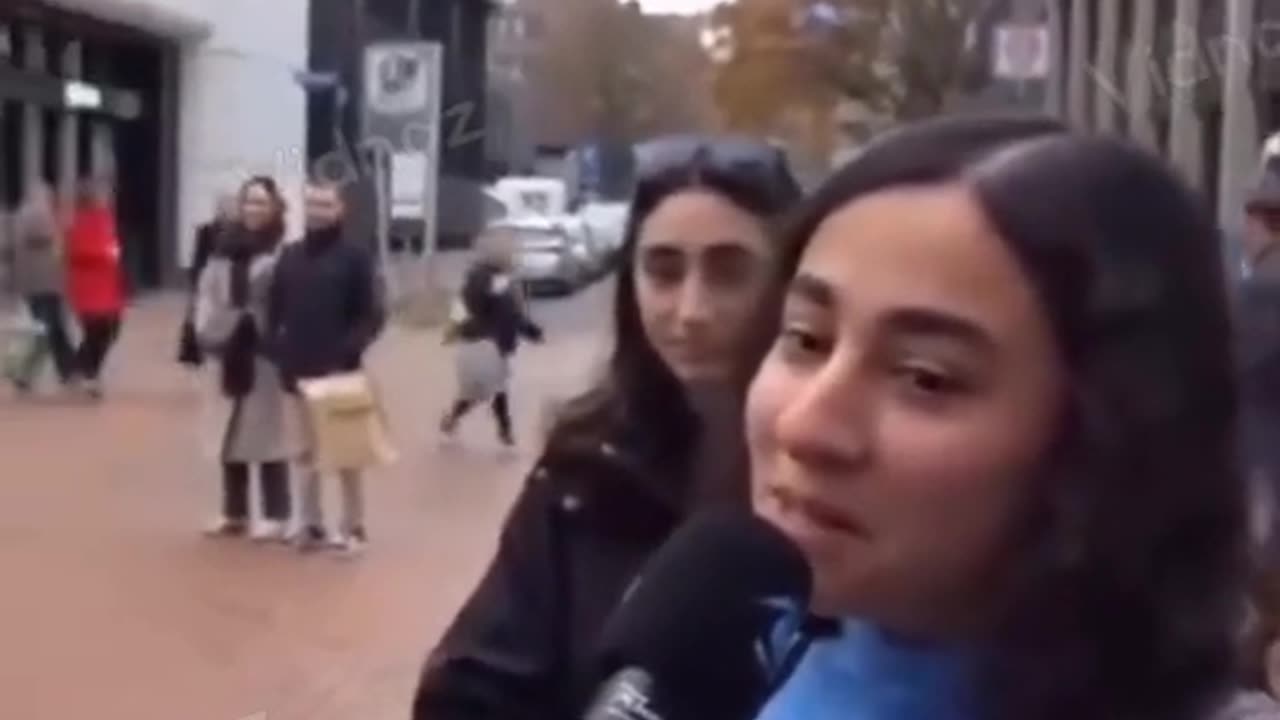 Iranijska kobieta w Niemczech: „Pochodzę z Iranu i jestem w Niemczech, ponieważ polityczny islam zrujnował tam moje życie. Teraz obawiam się, że szariat przyjdzie tutaj”.