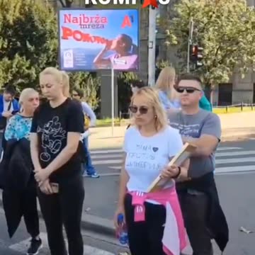 Nëna e viktimës së Novi Sadit në grevë urie përpara parlamentit serb