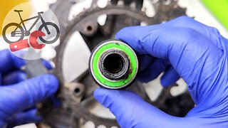 The bike crankset has a lot of play. How to clean a bike bottom bracket press fit. №1