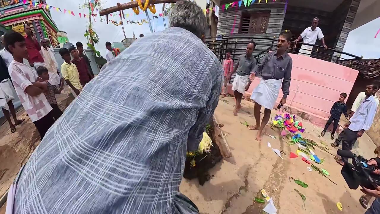 Poop-throwing Festival In India
