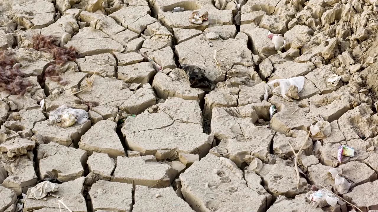 Water crisis in Kabul forces families into long queues