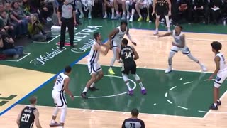 NBA - Giannis DOMINATING the low post... Half spin. Full spin back. Power slam. 😤😤😤