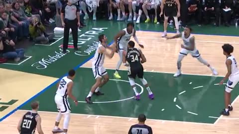 NBA - Giannis DOMINATING the low post... Half spin. Full spin back. Power slam. 😤😤😤