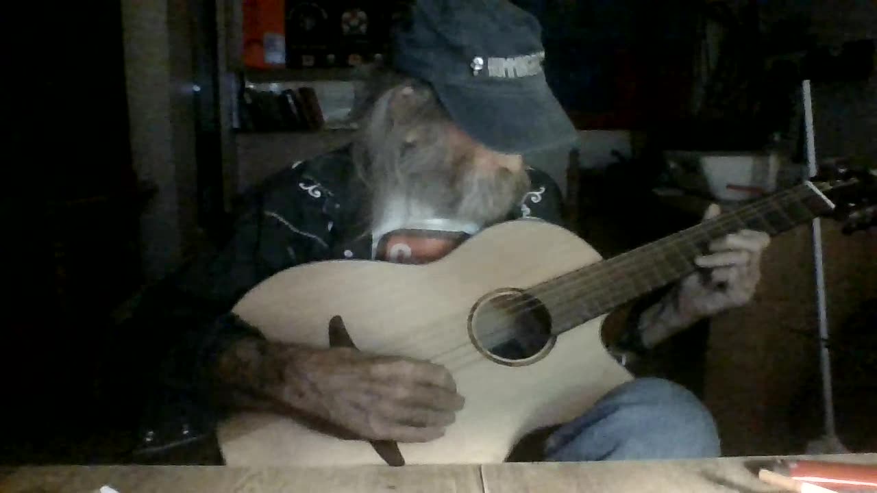 queen kelli singing chains of yesterday