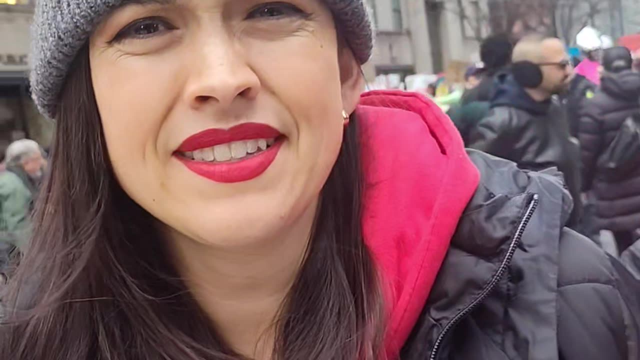 Chicana en NYC apoya a migrantes.