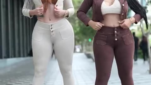 #Who likes these lady walking action