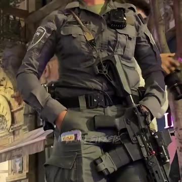 Distracted by photographers