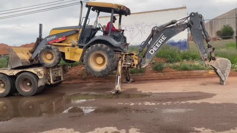 Unloading heavy machinery