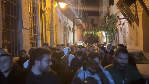 Cientos de cristianos se manifiestan en Damasco por quema de un árbol de Navidad | AFP