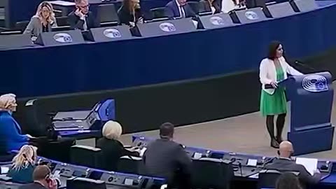 🔥🇪🇺 Ursula Von der Leyen wird im EU Parlament komplett zerlegt