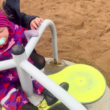 Kayla & Kiara Ride the Roundabout Together — Playground Fun 🎠💫