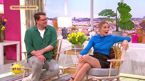 Alina Merkau sexyy SAT.1-Frühstücksfernsehen (3)