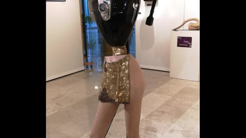 El Encuentro Más Divertido entre un Dios del Arte y un Androide que te Hará Llorar de Risa