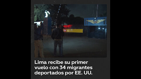 Primer vuelo con migrantes peruanos deportados por EE.UU. llega a Lima