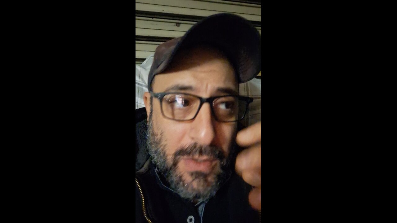 How do you know when a cop is lying? Their mouth is moving...