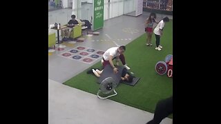 💪 Llega al entrenamiento y se queda dormida después de 5 minutos de ejercicio