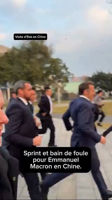 🇫🇷🇨🇳Macron escaped from Chinese security officers.