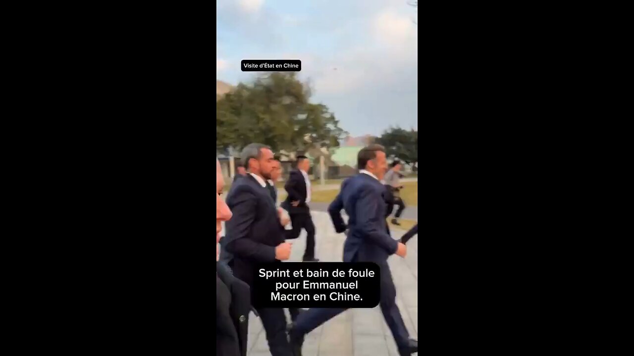 🇫🇷🇨🇳Macron escaped from Chinese security officers.