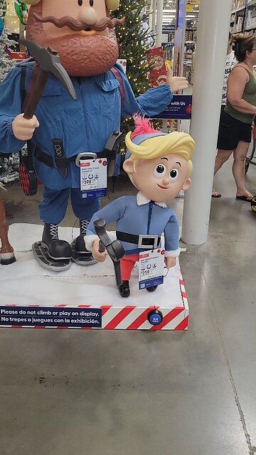 Lowes 🛠 Christmas 🎄 🎅 decorations with Rudolph and Gang 😊 🌵