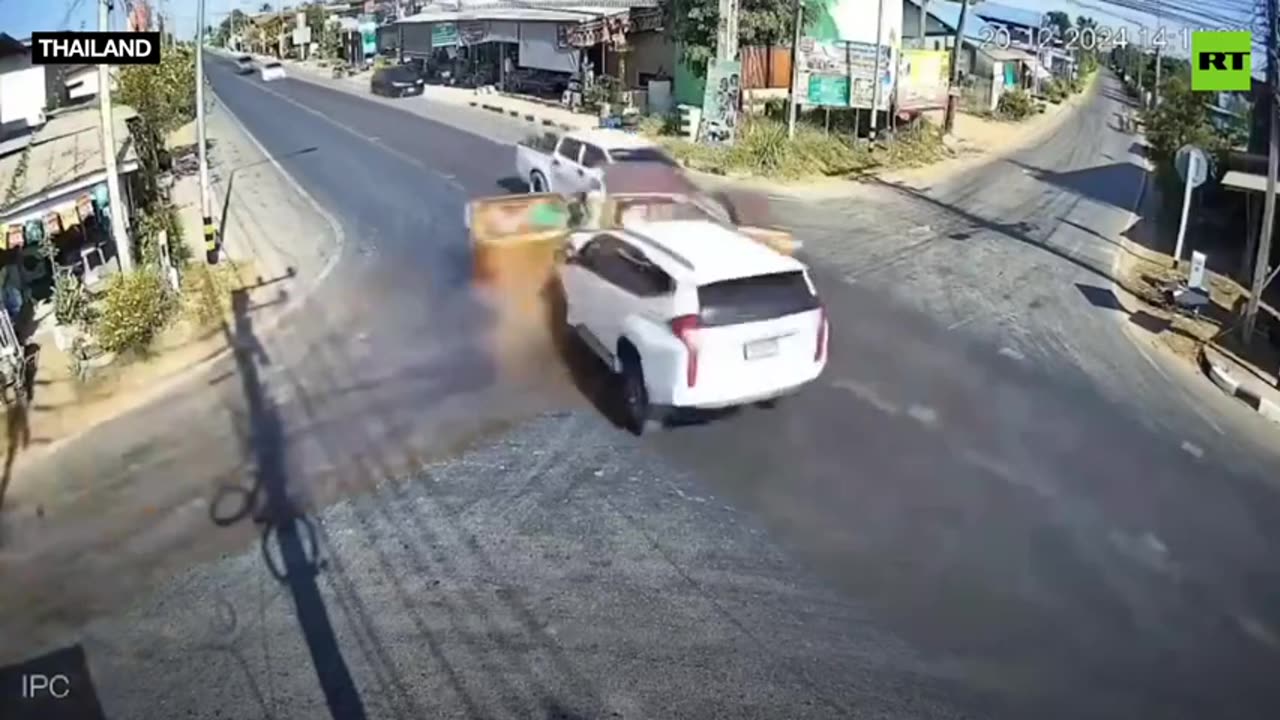 Horrific three-way car crash caught on CCTV