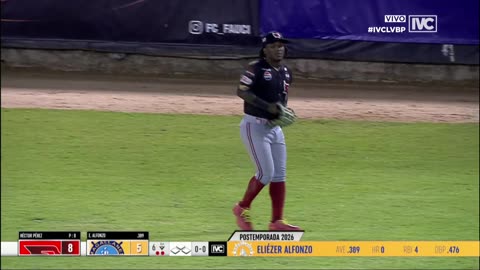 Luisangel Acuña arriesgando el físico