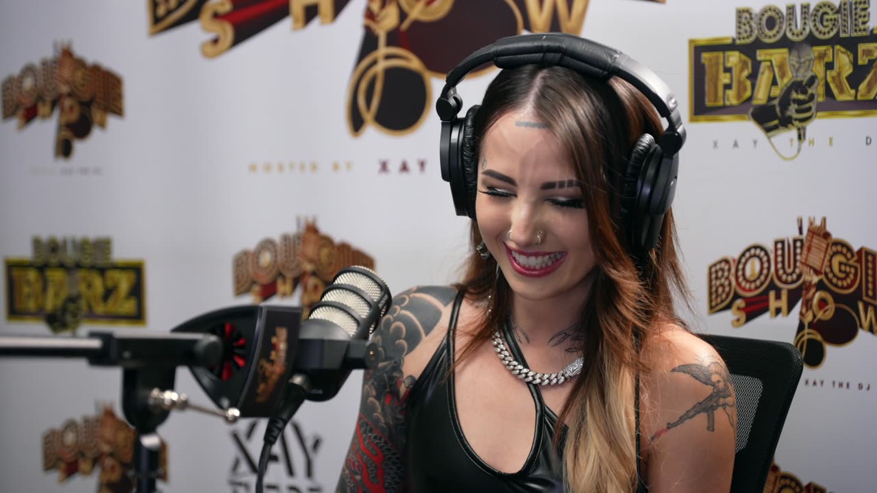 Valerica Steele - I Got My Guts Rearranged After Taking 3 🍆 🍆 🍆 In One Day!