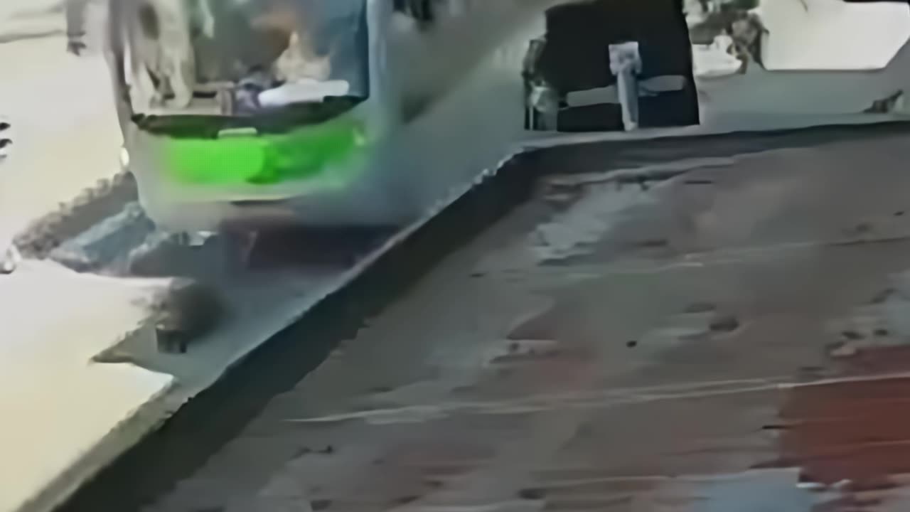 Phone Thief Gets Bus-ted