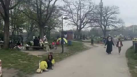 There are no Austrians or Europeans in parks in Vienna.