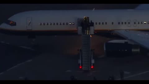 Imágenes del traslado aéreo registran la llegada de Nicolás Maduro