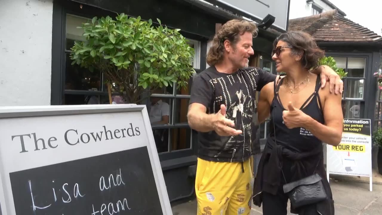 Americans Try a Sunday Roast in England