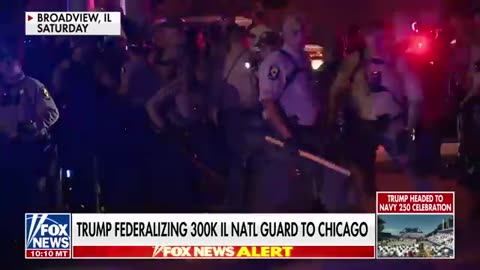 'VERY CONCERNING_' Former detective calls out Chicago PD for mishandling Anti-ICE protests